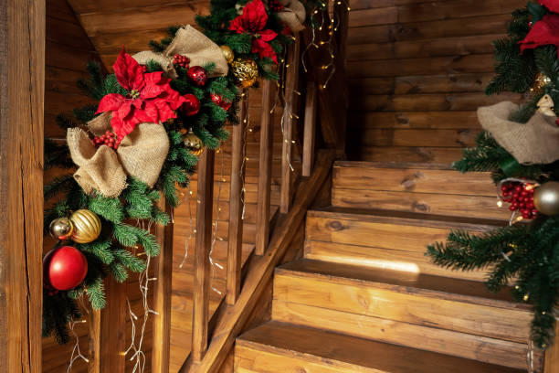Step-by-step instruction on making a Christmas garland for your staircase decor.