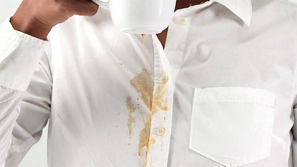 Tips for eliminating yellow stains from white clothing with household products
