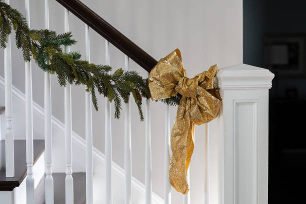 Guide showing the process of crafting a festive garland for staircases
